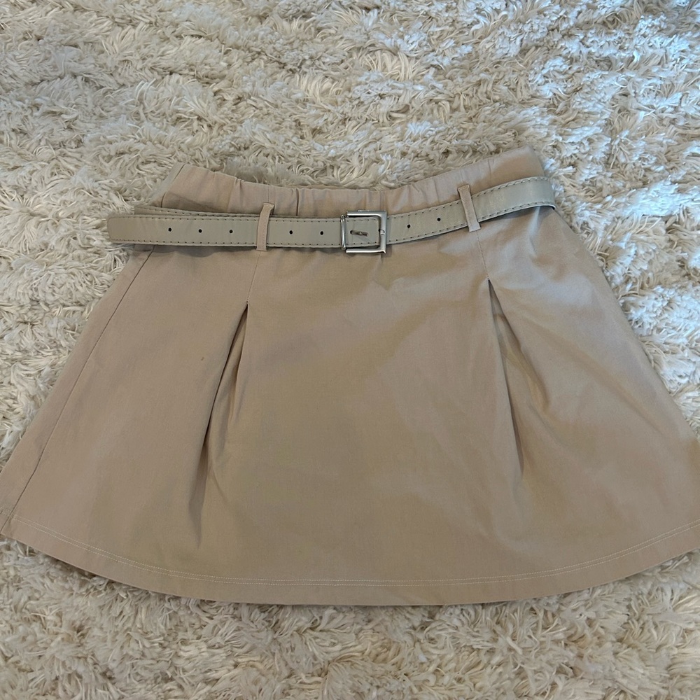 Whitefox size small beige skirt with belt